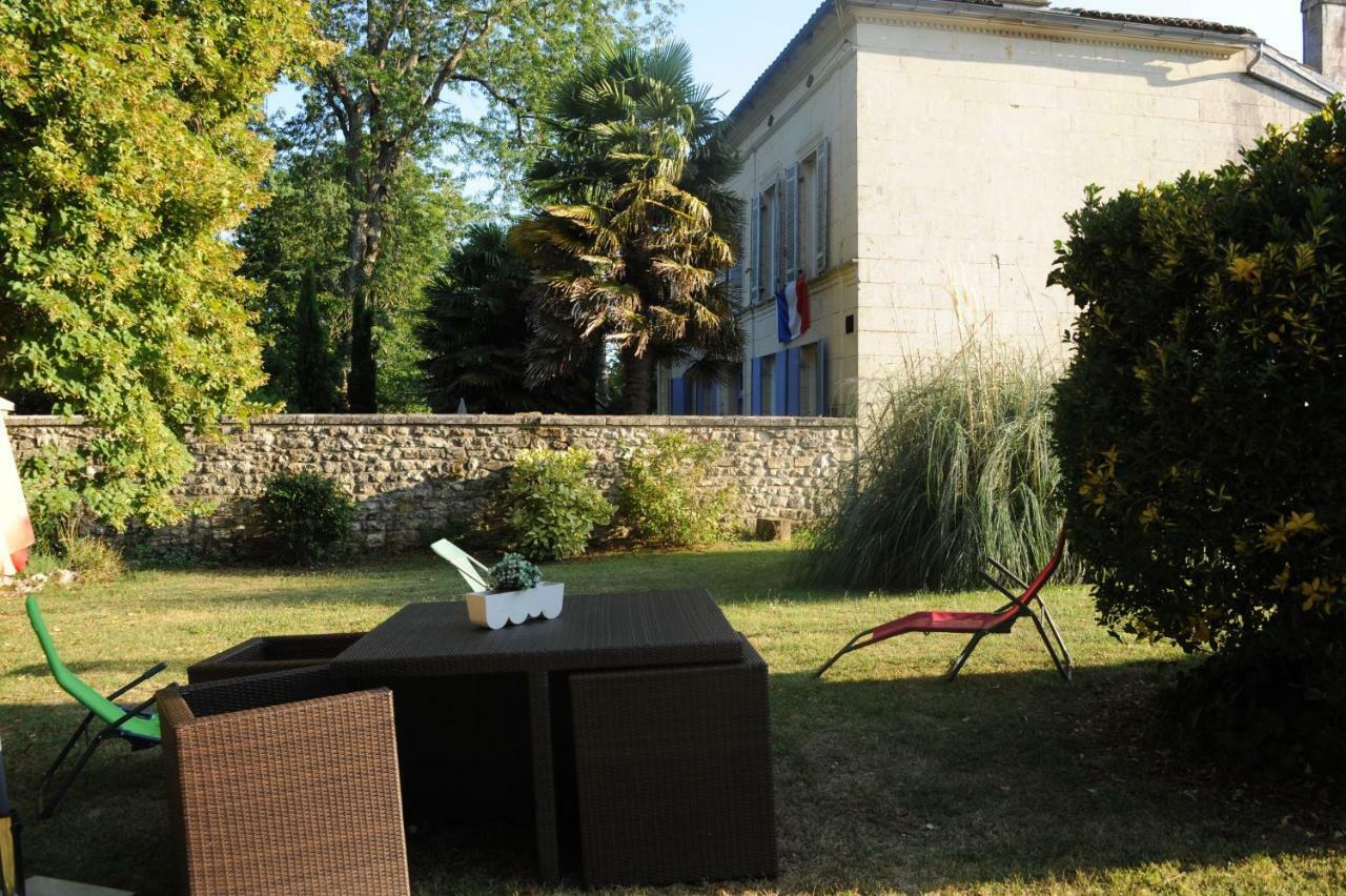 Les Demeures De La Laigne Bed & Breakfast Allas-Bocage Exterior foto